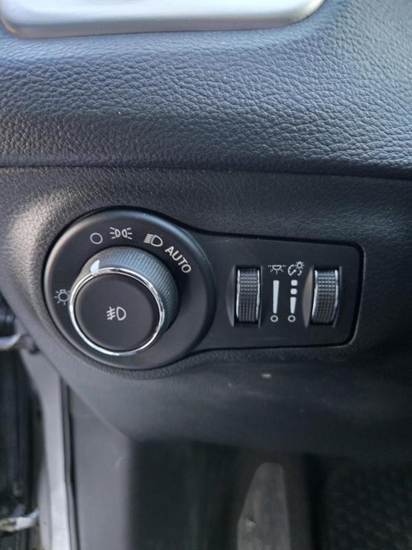 2018 Jeep Compass - Image 18