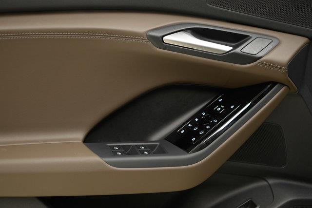 audi Q6 e-tron 2025 - 11