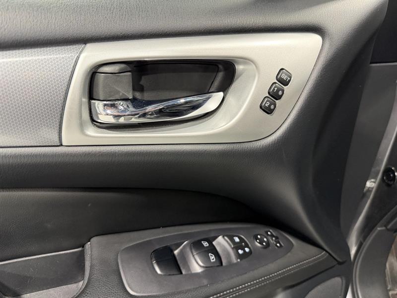 nissan Pathfinder 2019 - 11