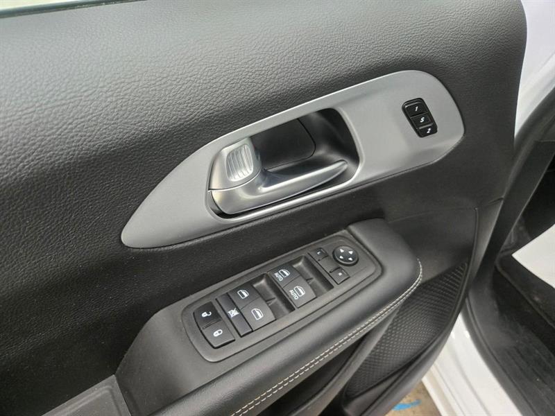 chrysler Pacifica Touring-L 2024 - 12