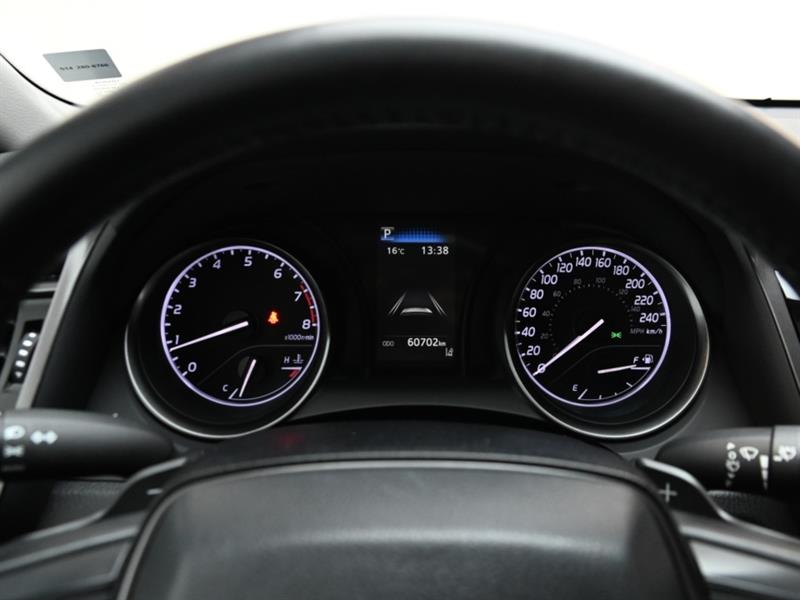 toyota Camry 2021 - 17