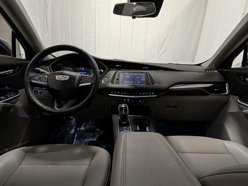 cadillac XT4 2022 - 12