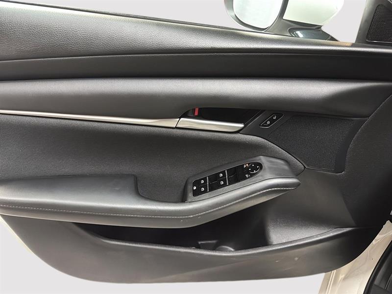 mazda Mazda3 2023 - 17