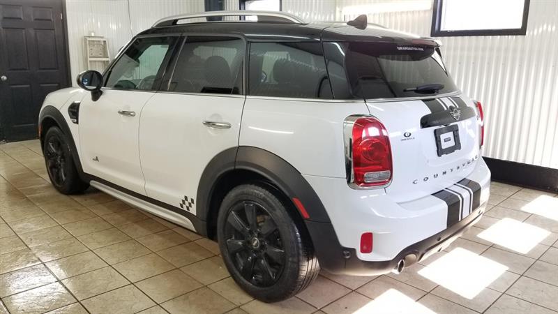 MINI Cooper Countryman 2
