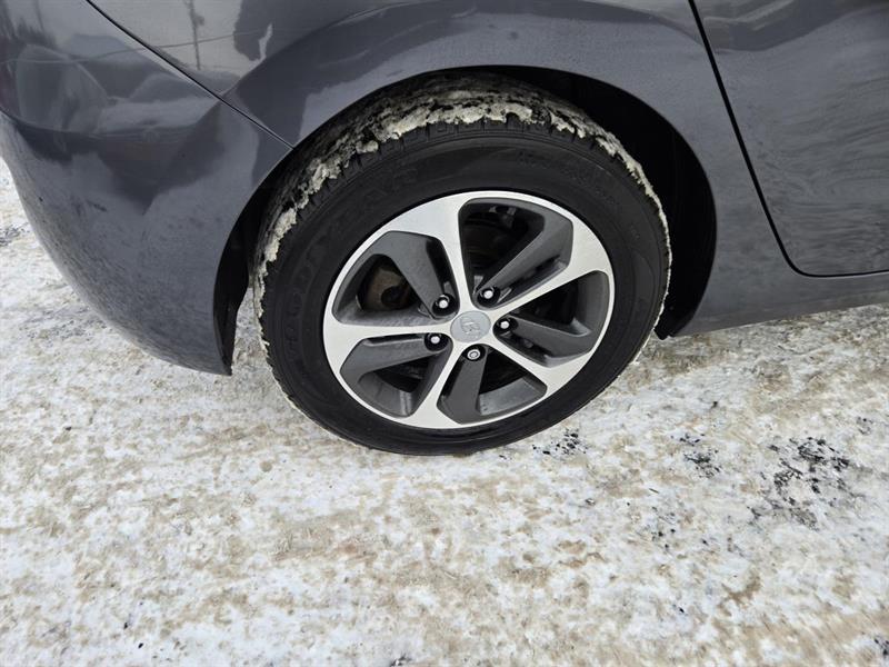 2017 Hyundai Elantra - Image 8