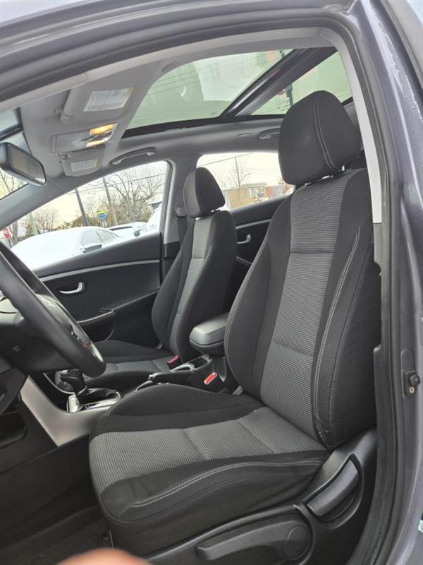 2017 Hyundai Elantra - Image 16