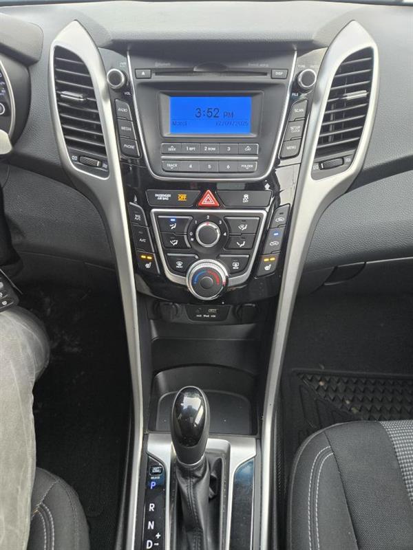 2017 Hyundai Elantra - Image 20