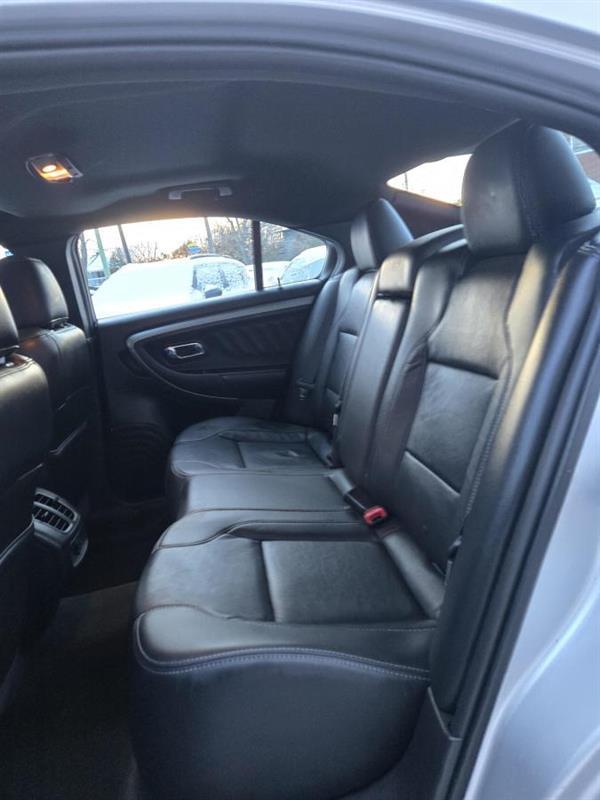2014 Ford Taurus - Image 13