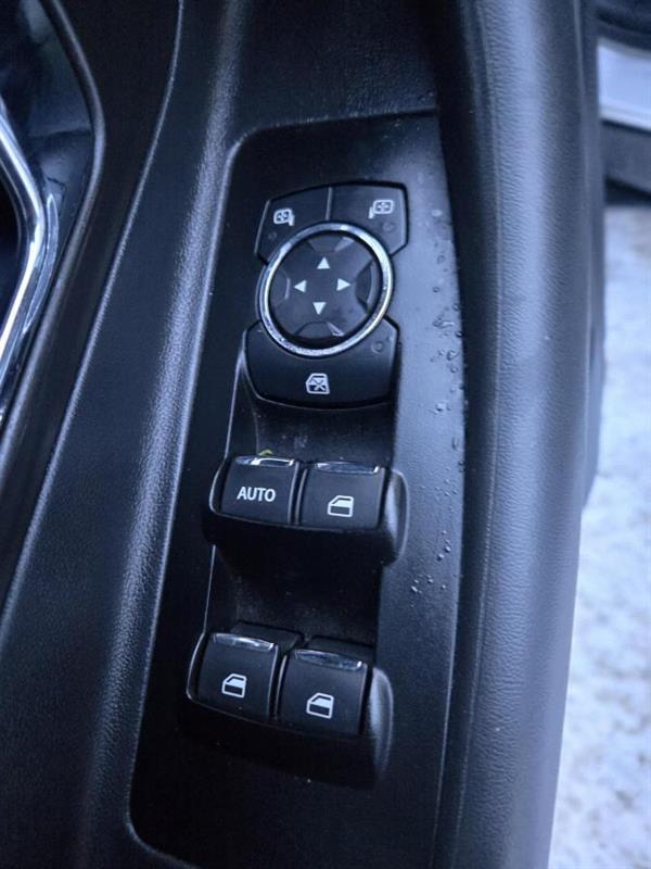 2014 Ford Taurus - Image 17