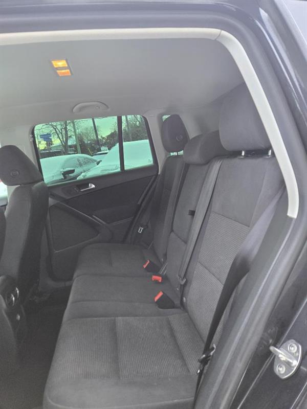 2017 Volkswagen Tiguan - Image 13