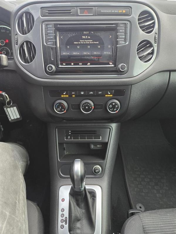 2017 Volkswagen Tiguan - Image 20