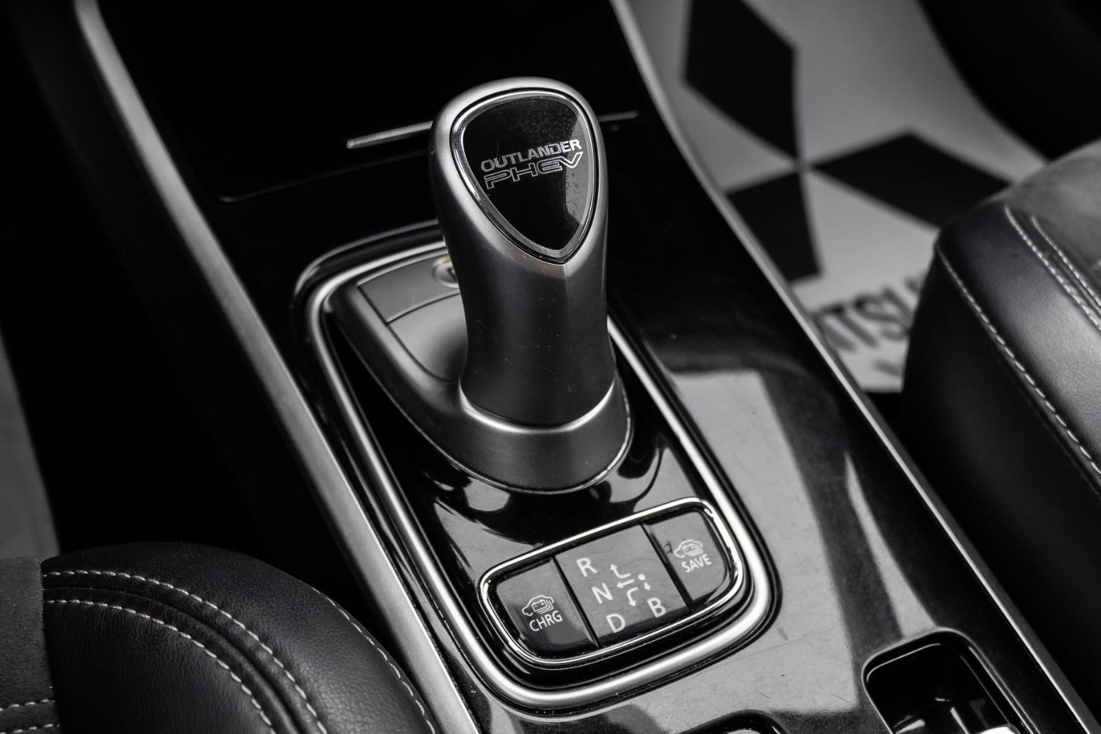 mitsubishi Outlander rechargeable 2020 - 14