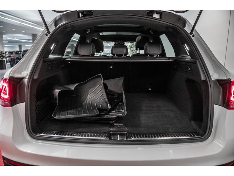 mercedes-benz GLC300 2022 - 10