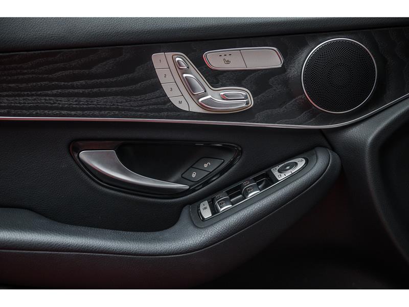 mercedes-benz GLC300 2022 - 12