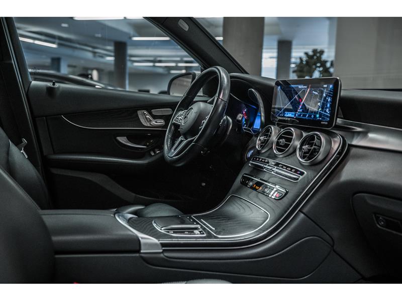 mercedes-benz GLC300 2022 - 31