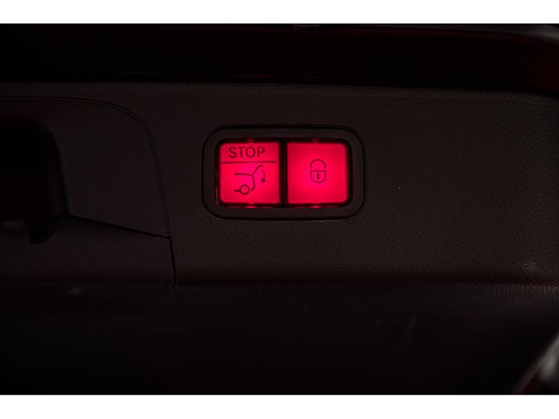 mercedes-benz GLC300 2022 - 11