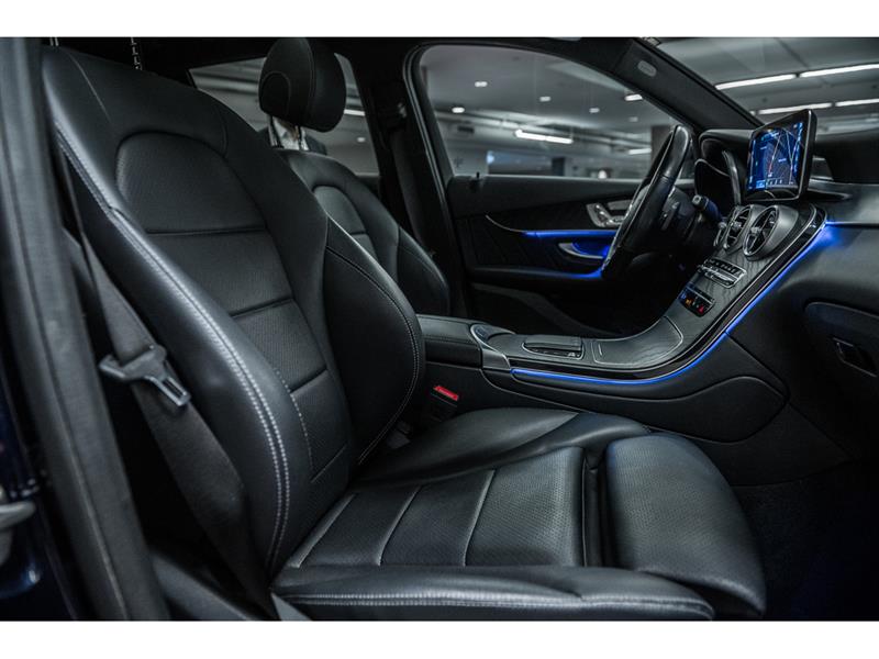 mercedes-benz GLC300 2022 - 31