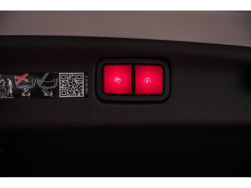 mercedes-benz C300 2024 - 11