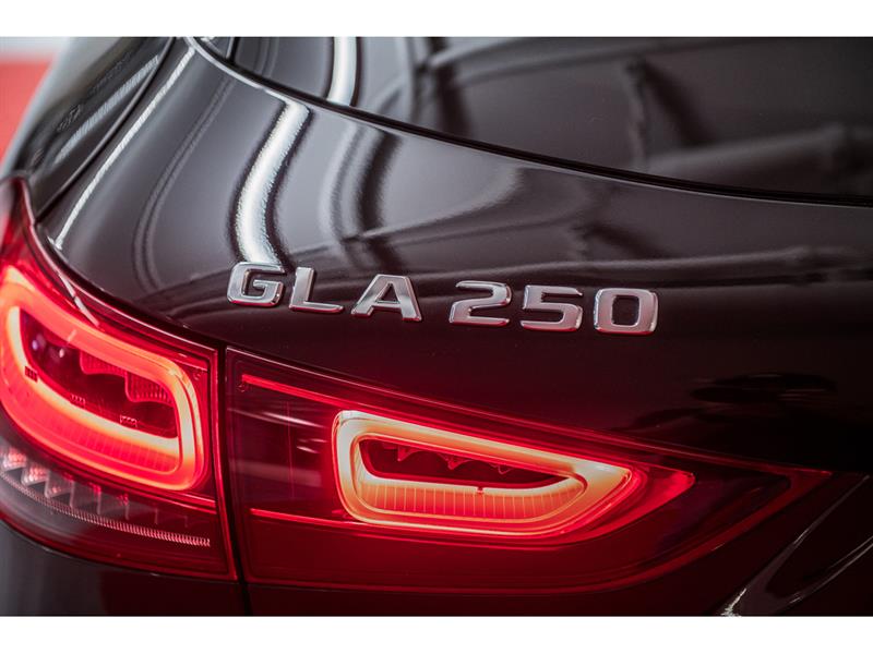 mercedes-benz GLA250 2023 - 8