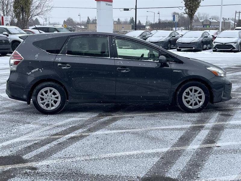 toyota Prius v 2017 - 4