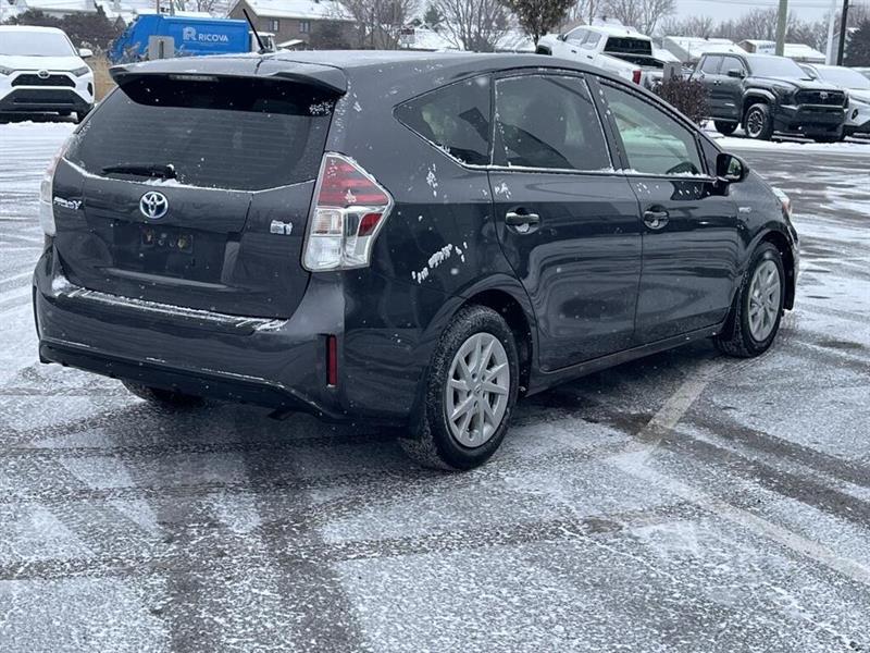 toyota Prius v 2017 - 5