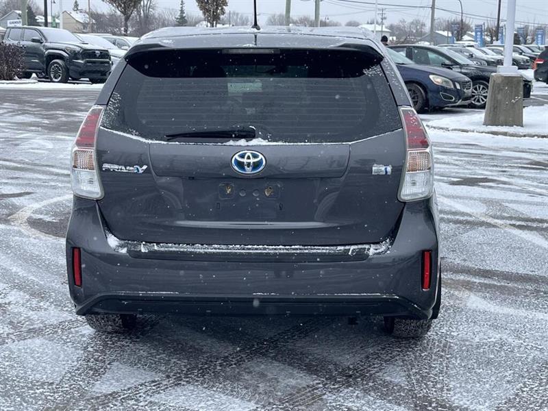 toyota Prius v 2017 - 6