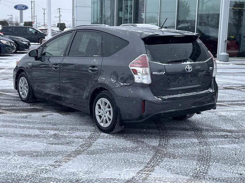 toyota Prius v 2017 - 7