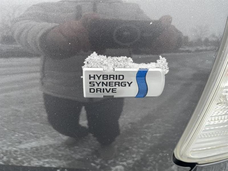 toyota Prius v 2017 - 11