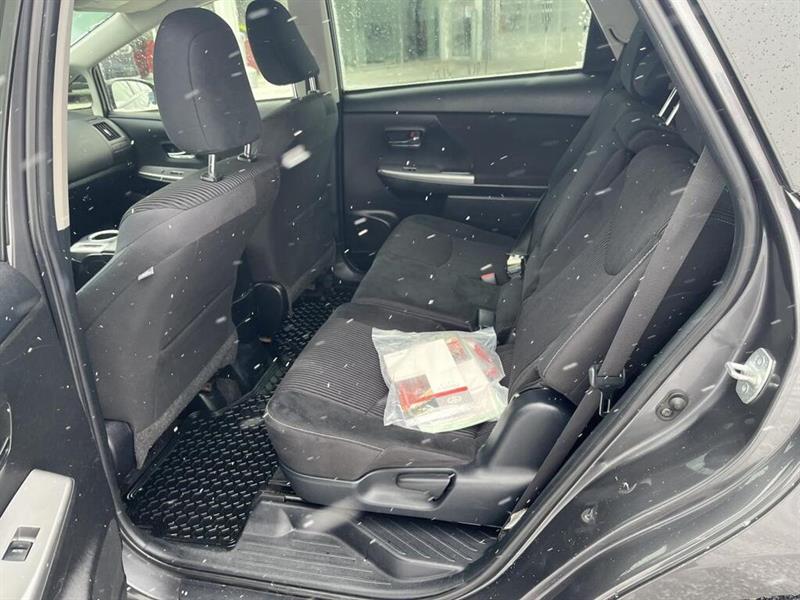 toyota Prius v 2017 - 13