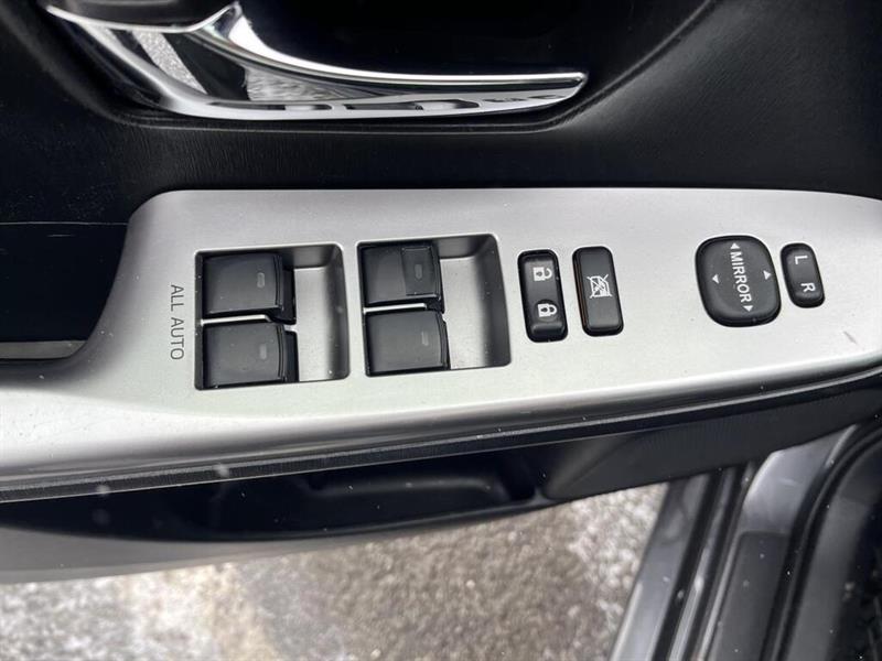 toyota Prius v 2017 - 15