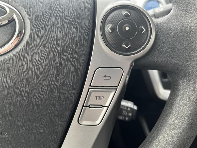 toyota Prius v 2017 - 19