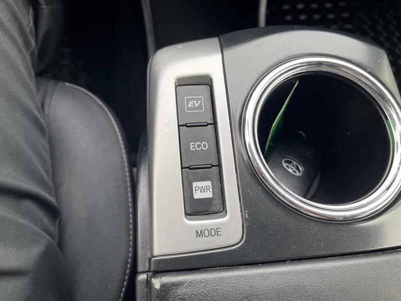 toyota Prius v 2017 - 20