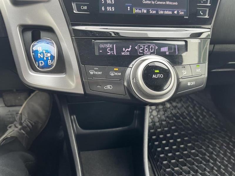 toyota Prius v 2017 - 21