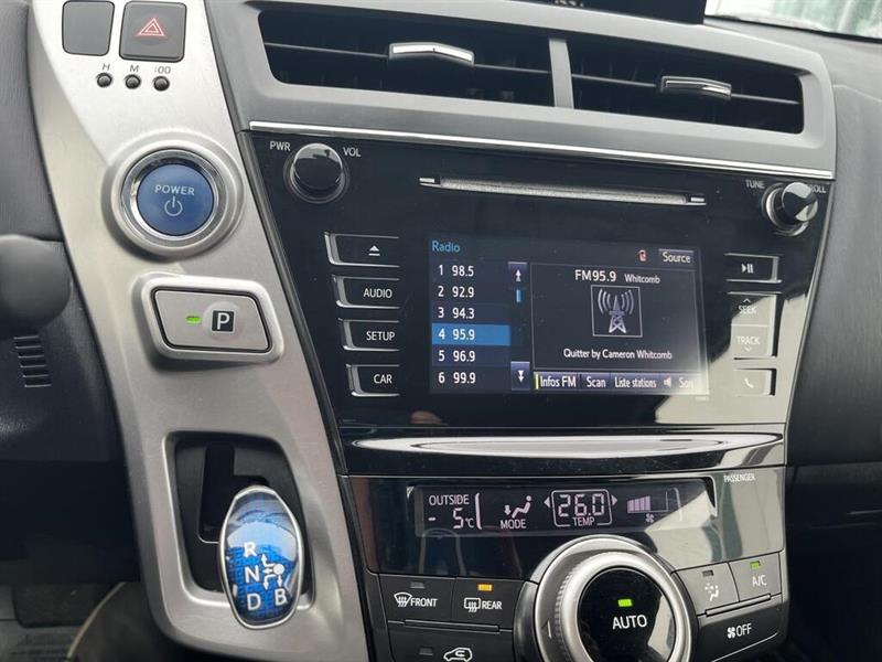 toyota Prius v 2017 - 22