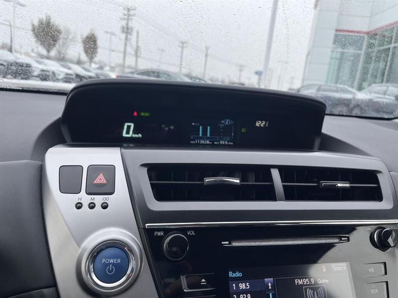 toyota Prius v 2017 - 23