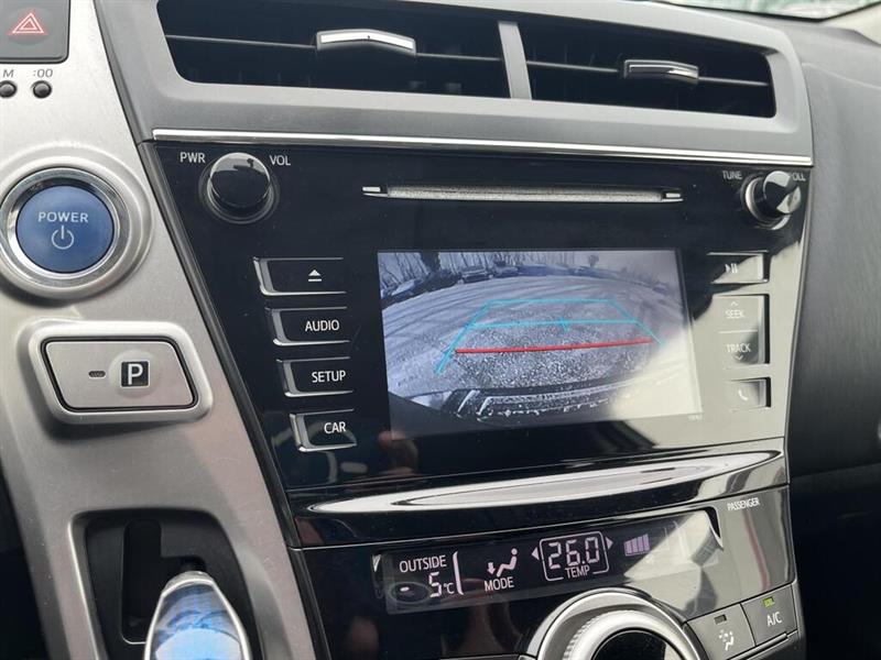 toyota Prius v 2017 - 24