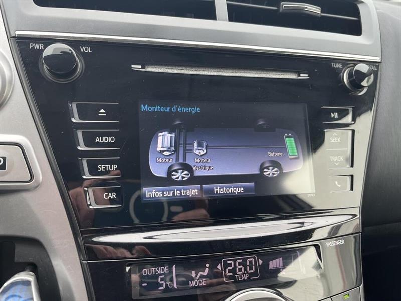 toyota Prius v 2017 - 27