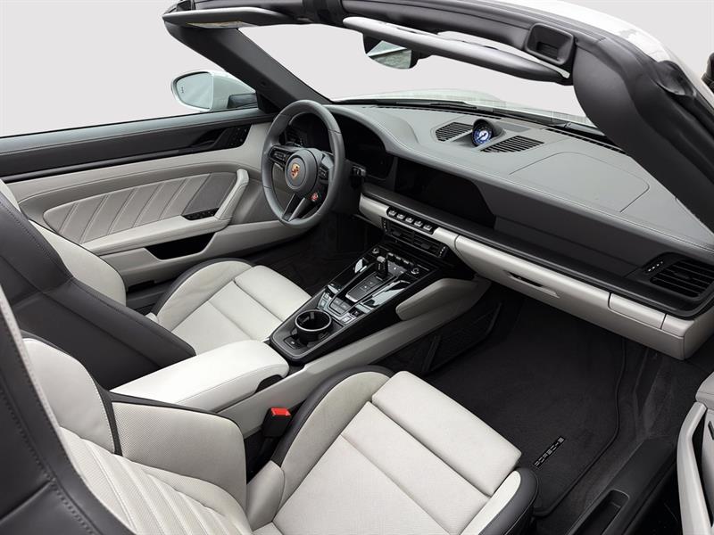 porsche 911 2025 - 32