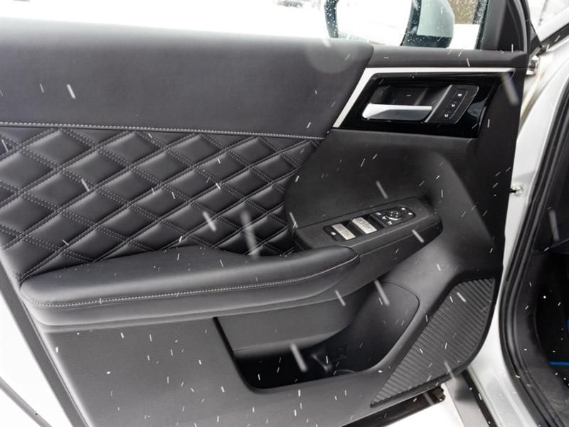 mitsubishi Outlander 2023 - 12