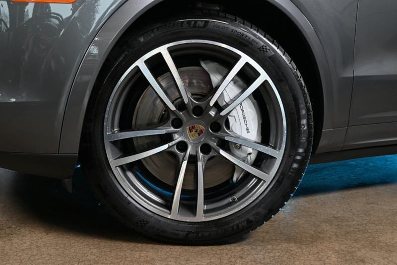 2019 Porsche Cayenne - Image 3