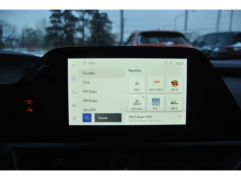 2025 Lexus UX - Image 17