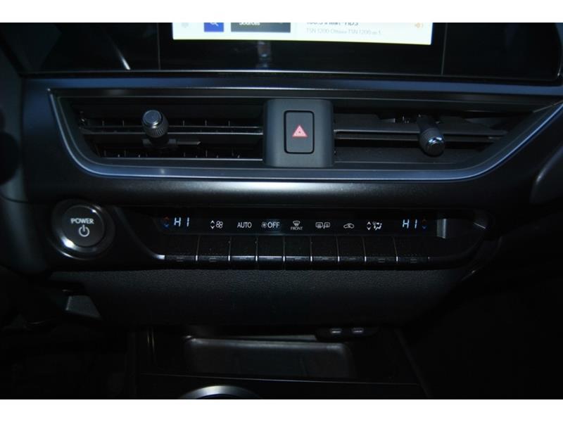 2025 Lexus UX - Image 19