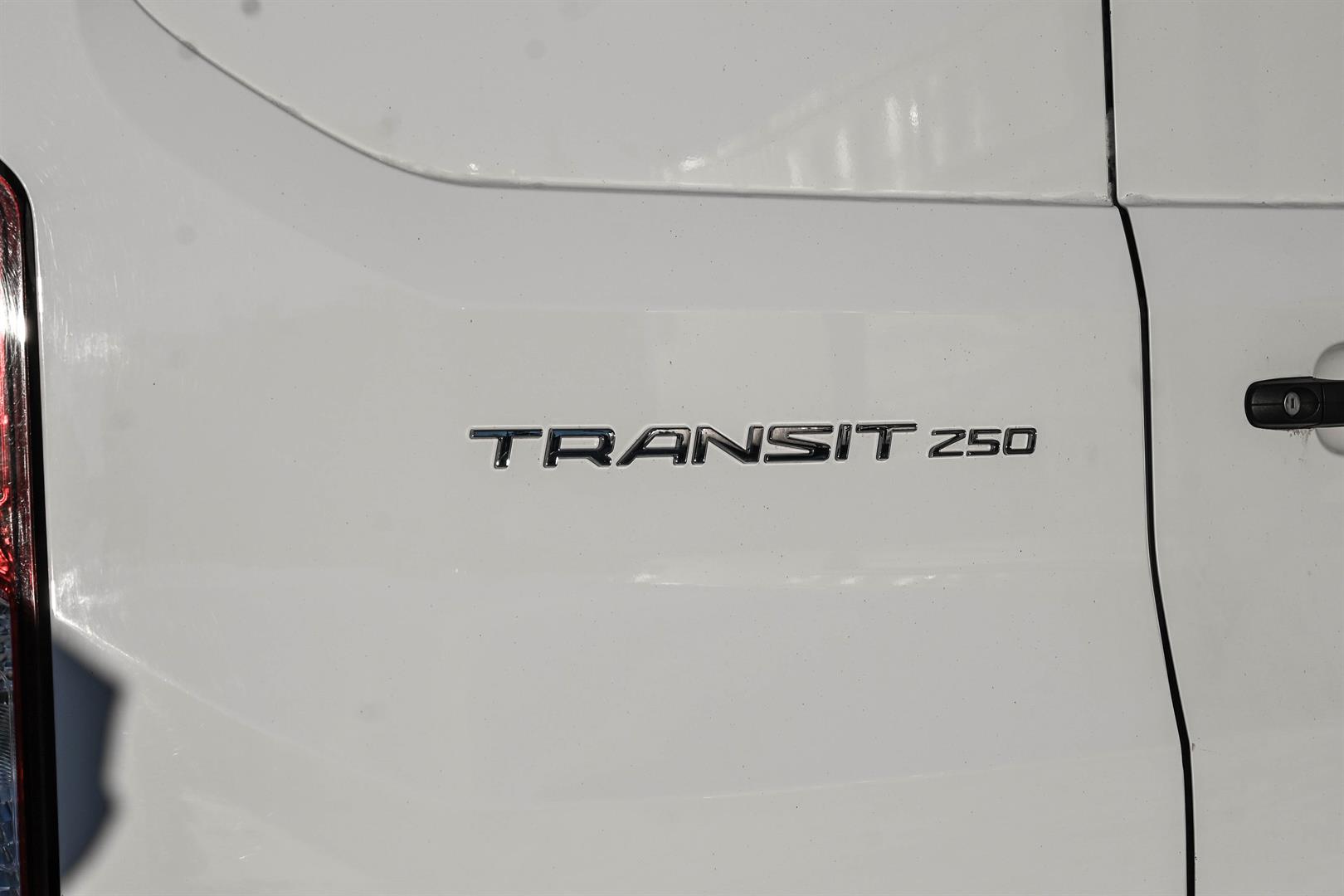 ford Transit Cargo Van 2021 - 19