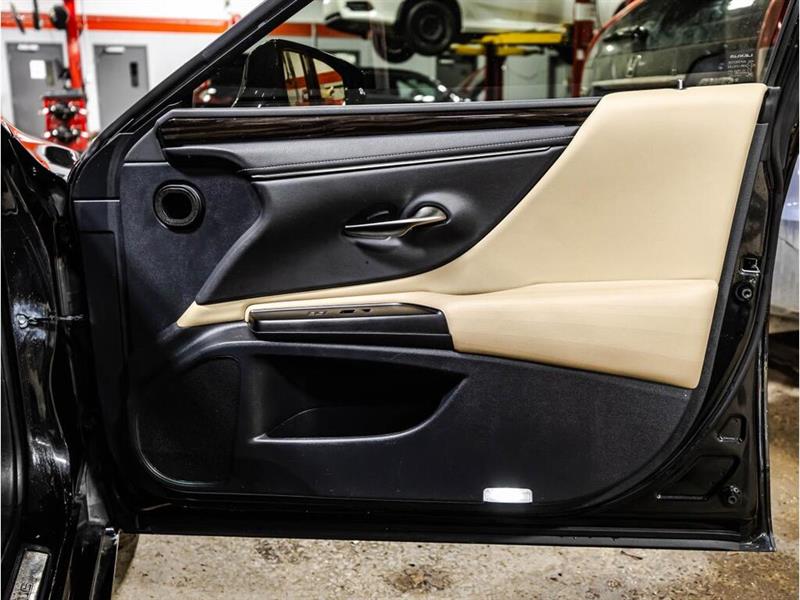 lexus ES 300h 2019 - 16