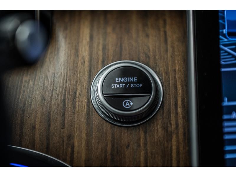 mercedes-benz C300 2023 - 18