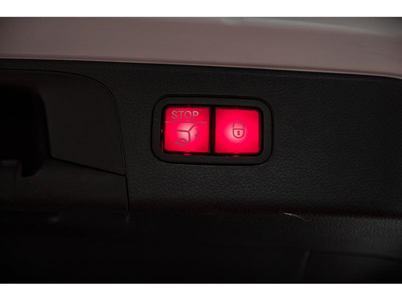 mercedes-benz GLC300 2022 - 11