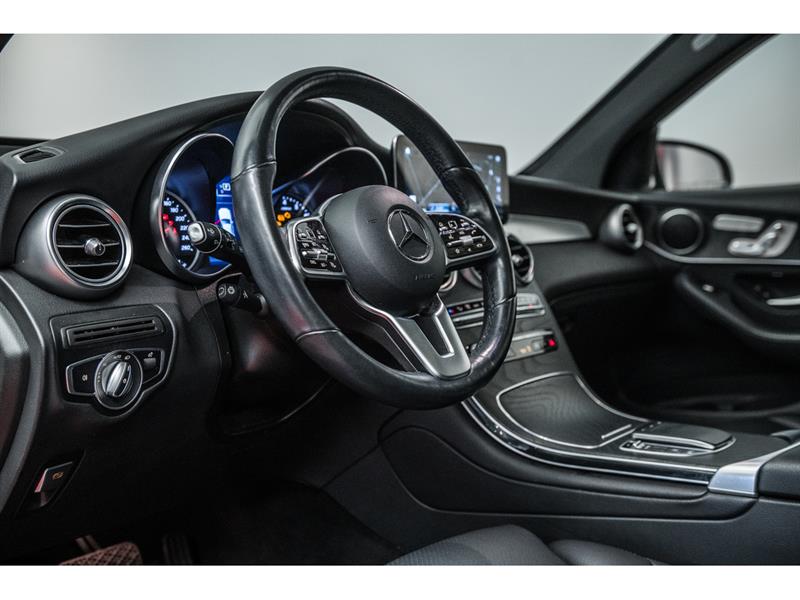 mercedes-benz GLC300 2022 - 14