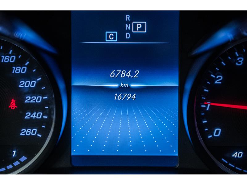 mercedes-benz GLC300 2022 - 17