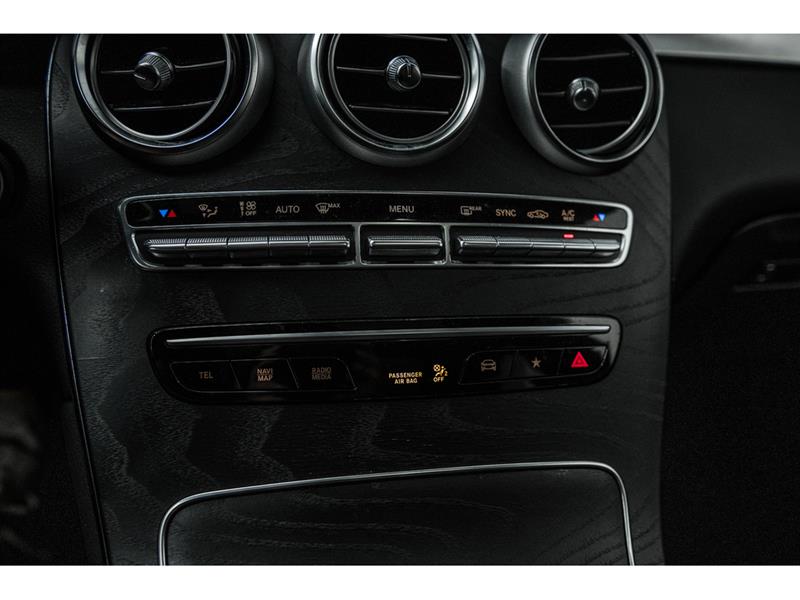 mercedes-benz GLC300 2022 - 21