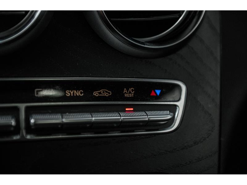 mercedes-benz GLC300 2022 - 22